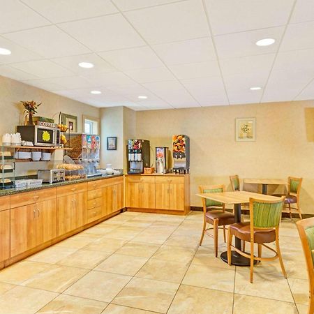 York Microtel Inn & Suites By Wyndham Exterior photo
